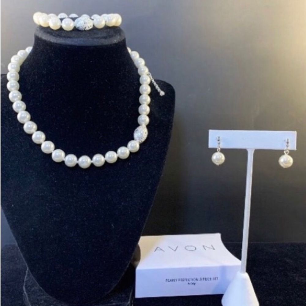 Avon 3 Piece Pearly Perfection Set NIB